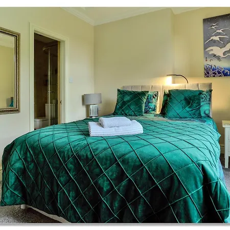 Strawberry House Bed & Breakfast