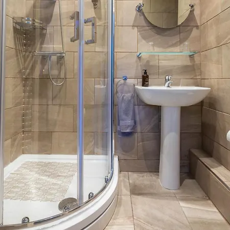 Strawberry House Bed & Breakfast