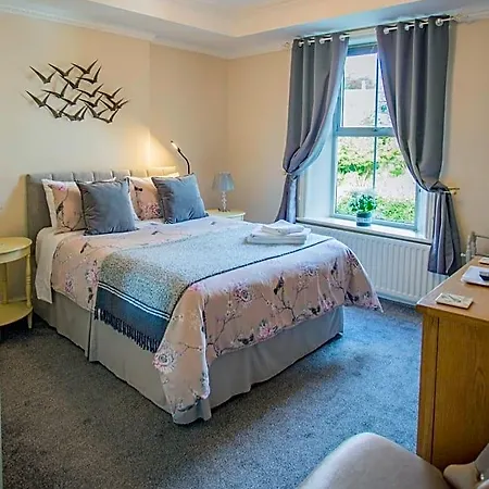 Strawberry House Bed & Breakfast 4*